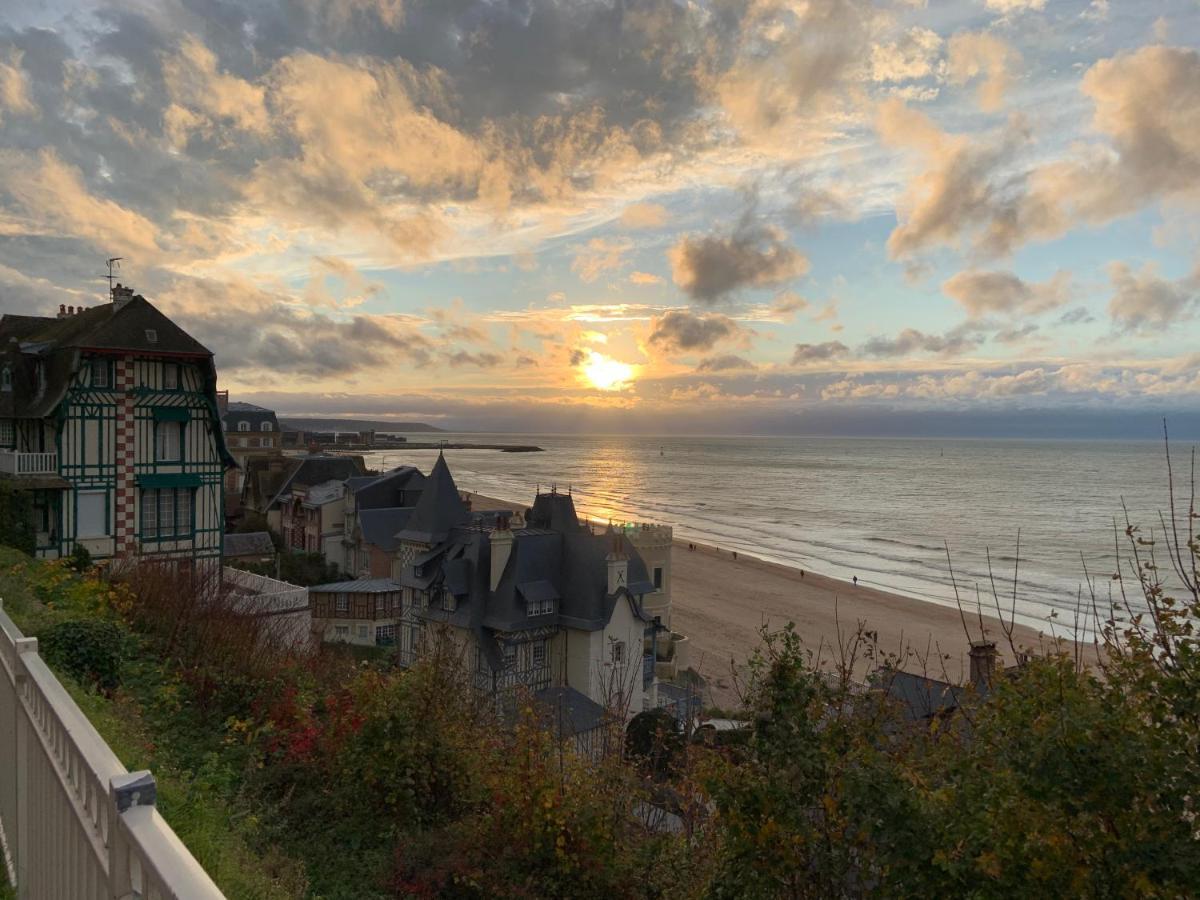 Trouville, Appartement Renove Avec Grande Terrasse Au Calme Екстериор снимка